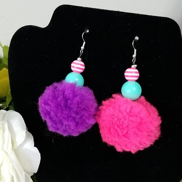 🔴5/$15! NWT Fun purple and pink pompom earrings - Picture 2 of 2